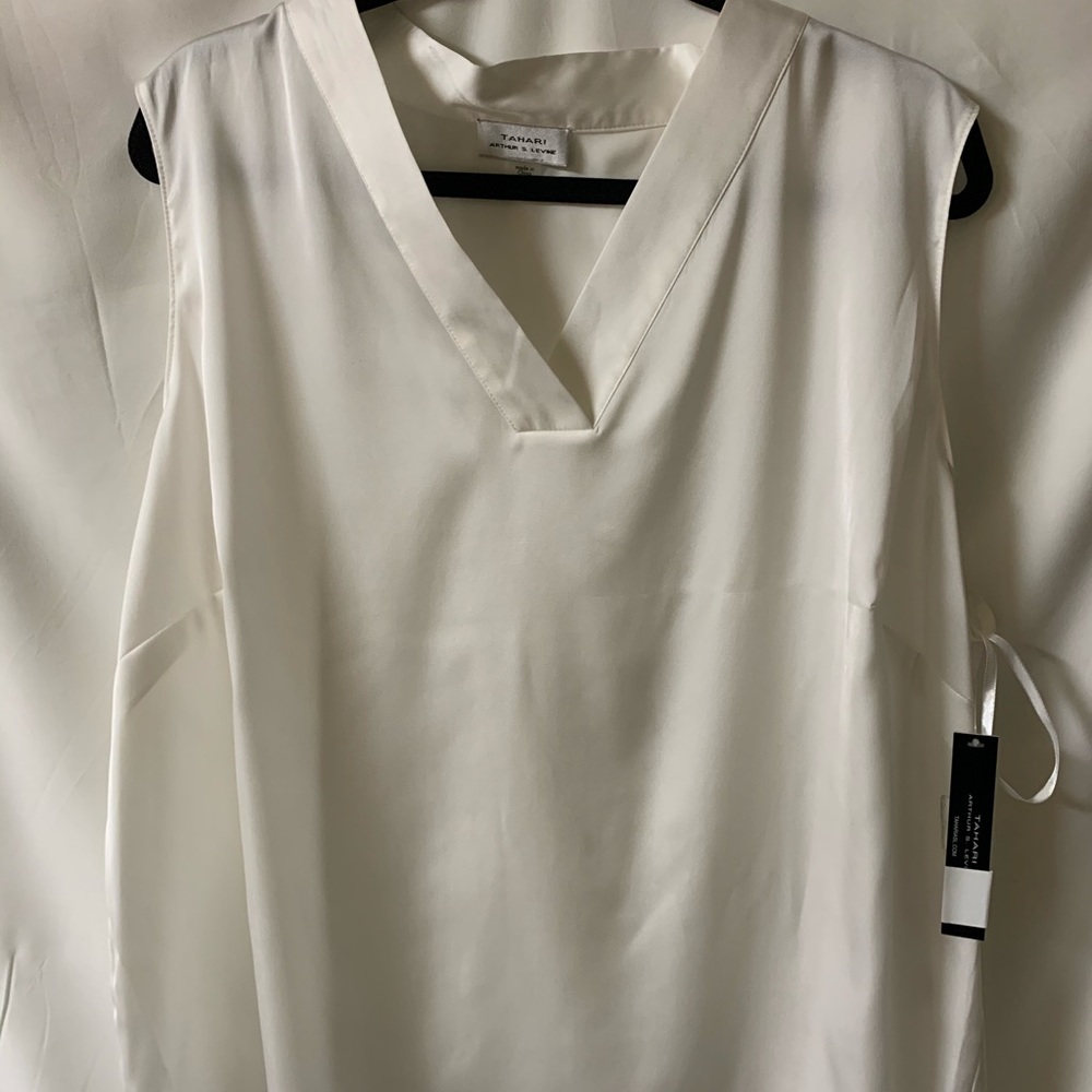 Tahari ASL women’s plus sz vneck slvless blouse -